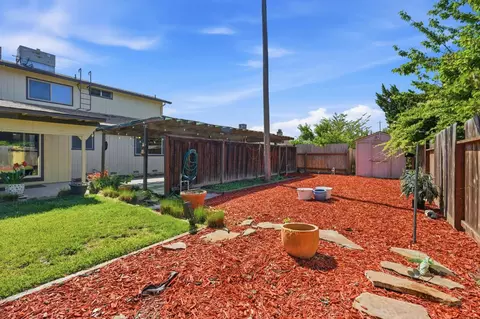 Exterior - 625 Bounty Pl, Manteca, CA 95337 photo 9 of 10