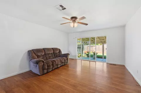 Living - 625 Bounty Pl, Manteca, CA 95337 photo 8 of 11