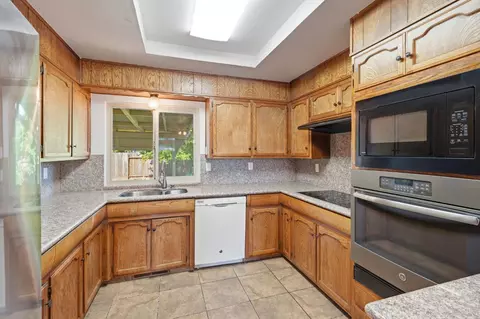 Kitchen - 625 Bounty Pl, Manteca, CA 95337 photo 1 of 1