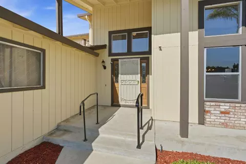 Exterior - 625 Bounty Pl, Manteca, CA 95337 photo 4 of 10