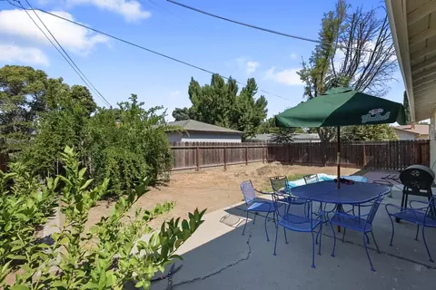 Exterior - 301 S Emerald Ave, Modesto, CA 95351 photo 2 of 4