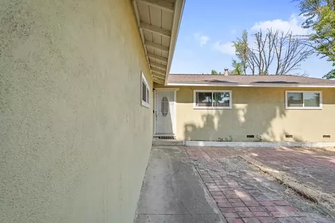 Exterior - 301 S Emerald Ave, Modesto, CA 95351 photo 1 of 4