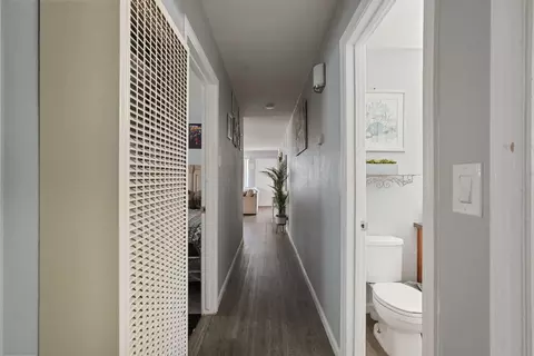 Entry Way - 301 S Emerald Ave, Modesto, CA 95351 photo 2 of 2