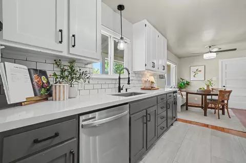 Kitchen - 215 Patricia Ln, Sutter Creek, CA 95685 photo 2 of 5