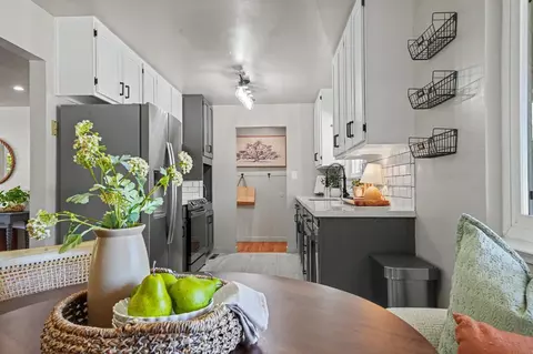 Kitchen - 215 Patricia Ln, Sutter Creek, CA 95685 photo 1 of 5