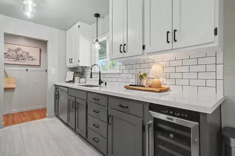 Kitchen - 215 Patricia Ln, Sutter Creek, CA 95685 photo 3 of 5