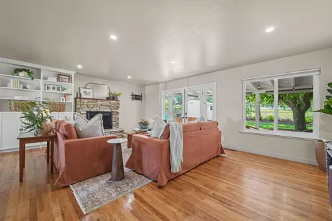 Living - 215 Patricia Ln, Sutter Creek, CA 95685 photo 2 of 6