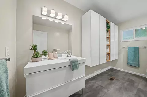 Bath - 215 Patricia Ln, Sutter Creek, CA 95685 photo 2 of 4