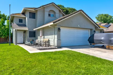 725 Mckinley St, Los Banos, CA 93635