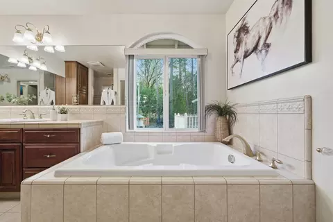 Bath - 12880 Tabeau Ct, Pine Grove, CA 95665 photo 3 of 6