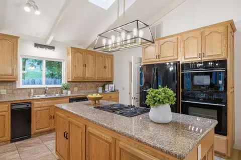Kitchen - 12880 Tabeau Ct, Pine Grove, CA 95665 photo 4 of 4