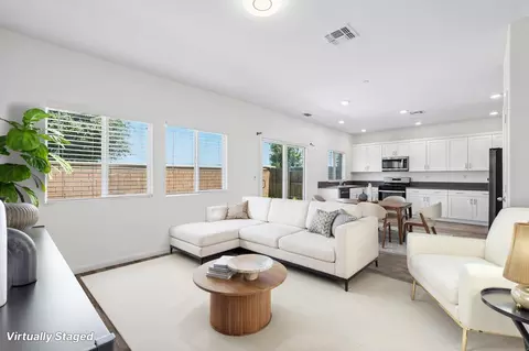 Living - 123 Traverso St, Manteca, CA 95336 photo 3 of 4