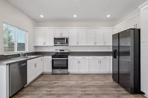 Kitchen - 123 Traverso St, Manteca, CA 95336 photo 2 of 3