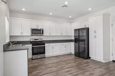 Kitchen - 123 Traverso St, Manteca, CA 95336 photo 3 of 3