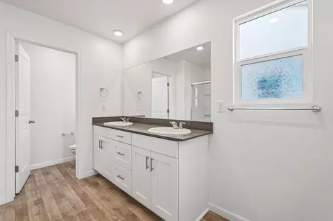 Bath - 123 Traverso St, Manteca, CA 95336 photo 2 of 3