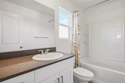 Bath - 123 Traverso St, Manteca, CA 95336 photo 3 of 3