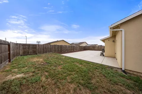 Exterior - 785 Dean Ct, Merced, CA 95341 photo 5 of 9