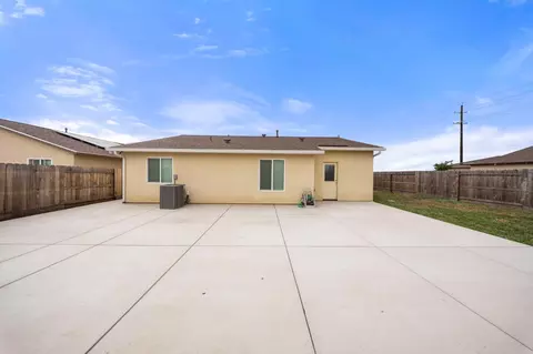 Exterior - 785 Dean Ct, Merced, CA 95341 photo 7 of 9