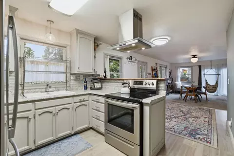Kitchen - 2273 Flanders Dr, Arnold, CA 95223 photo 7 of 8