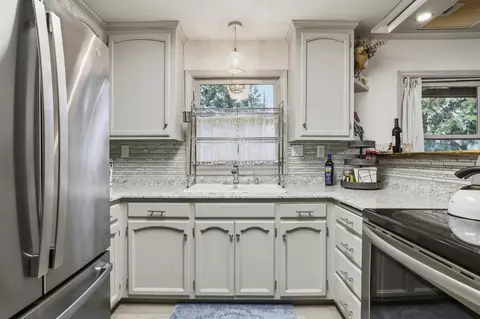 Kitchen - 2273 Flanders Dr, Arnold, CA 95223 photo 2 of 8