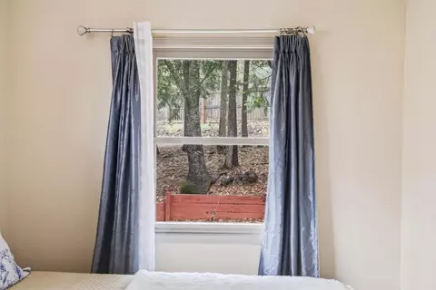 Bedroom - 2273 Flanders Dr, Arnold, CA 95223 photo 8 of 11