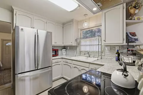 Kitchen - 2273 Flanders Dr, Arnold, CA 95223 photo 4 of 8