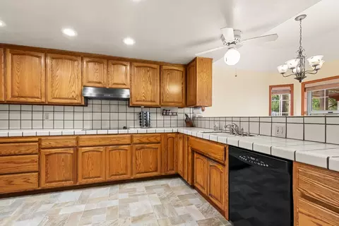 Kitchen - 323 Elverta Meadows Ct, Elverta, CA 95626 photo 2 of 3
