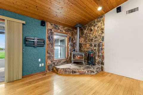 Living - 323 Elverta Meadows Ct, Elverta, CA 95626 photo 4 of 6