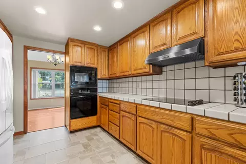 Kitchen - 323 Elverta Meadows Ct, Elverta, CA 95626 photo 3 of 3