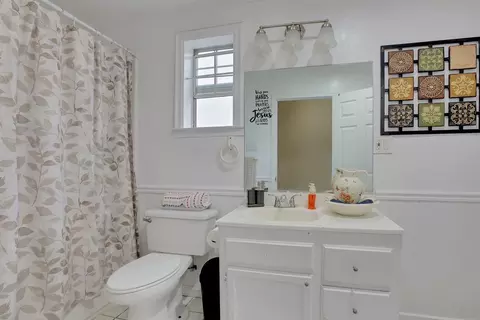 Bath - 1408 Hazel St, Gridley, CA 95948 photo 1 of 6