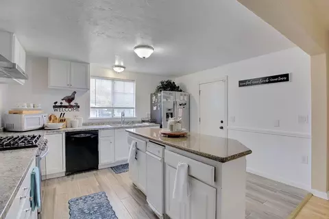 Kitchen - 1408 Hazel St, Gridley, CA 95948 photo 5 of 5