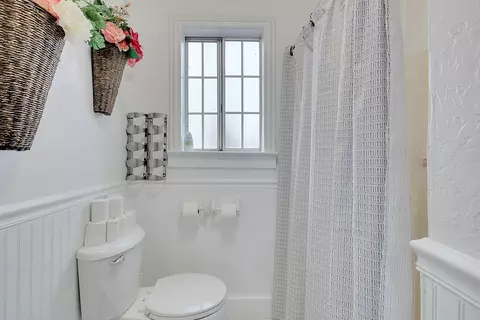 Bath - 1408 Hazel St, Gridley, CA 95948 photo 4 of 6