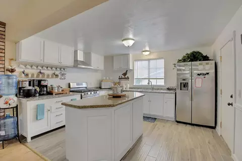 Kitchen - 1408 Hazel St, Gridley, CA 95948 photo 3 of 5