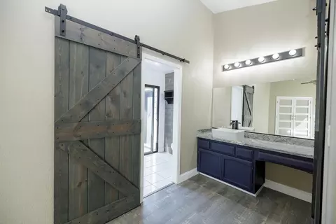 Bath - 2325 Manor Oak Dr, Modesto, CA 95355 photo 1 of 5
