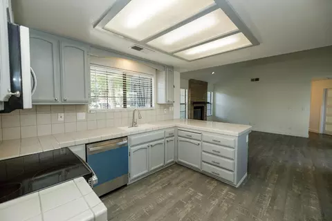 Kitchen - 2325 Manor Oak Dr, Modesto, CA 95355 photo 4 of 5