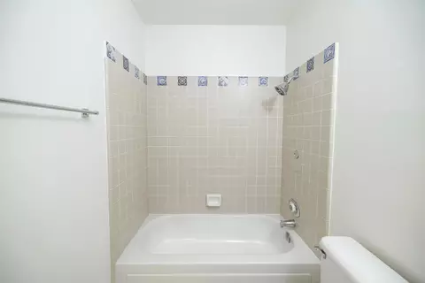 Bath - 2325 Manor Oak Dr, Modesto, CA 95355 photo 5 of 5