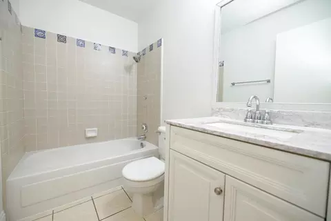 Bath - 2325 Manor Oak Dr, Modesto, CA 95355 photo 4 of 5