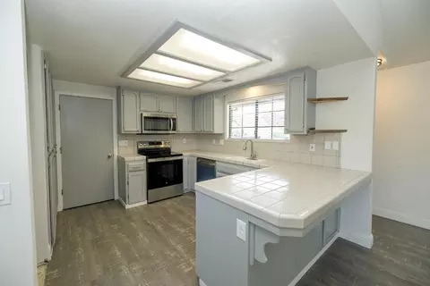 Kitchen - 2325 Manor Oak Dr, Modesto, CA 95355 photo 2 of 5