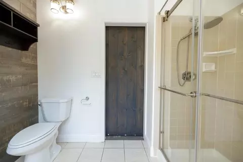 Bath - 2325 Manor Oak Dr, Modesto, CA 95355 photo 2 of 5