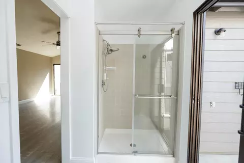Bath - 2325 Manor Oak Dr, Modesto, CA 95355 photo 3 of 5