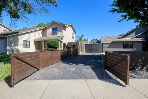 Exterior - 2325 Manor Oak Dr, Modesto, CA 95355 photo 7 of 14