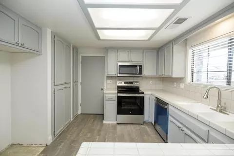Kitchen - 2325 Manor Oak Dr, Modesto, CA 95355 photo 1 of 5