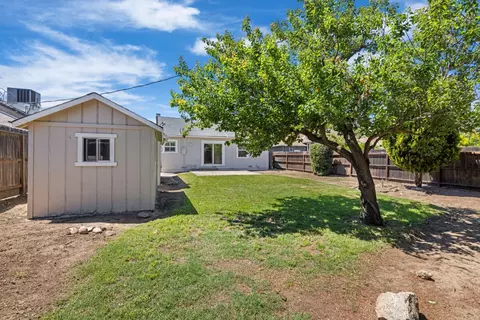 Exterior - 918 S Lee Ave, Lodi, CA 95240 photo 8 of 9