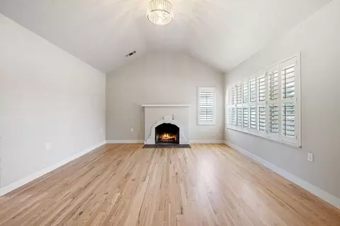 Living - 918 S Lee Ave, Lodi, CA 95240 photo 3 of 5