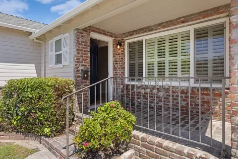 Exterior - 918 S Lee Ave, Lodi, CA 95240 photo 4 of 9