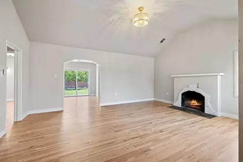 Living - 918 S Lee Ave, Lodi, CA 95240 photo 1 of 5