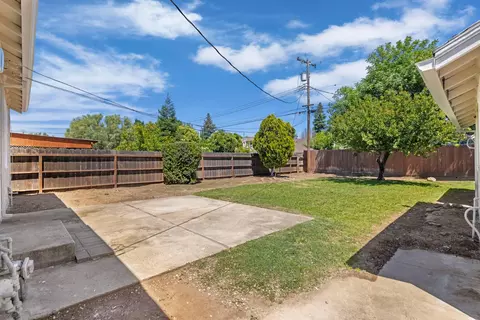 Exterior - 918 S Lee Ave, Lodi, CA 95240 photo 6 of 9