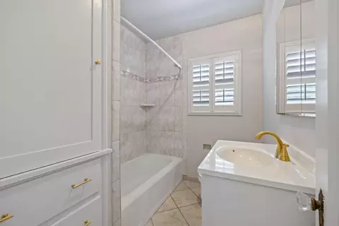 Bath - 918 S Lee Ave, Lodi, CA 95240 photo 1 of 1