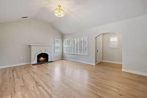 Living - 918 S Lee Ave, Lodi, CA 95240 photo 2 of 5