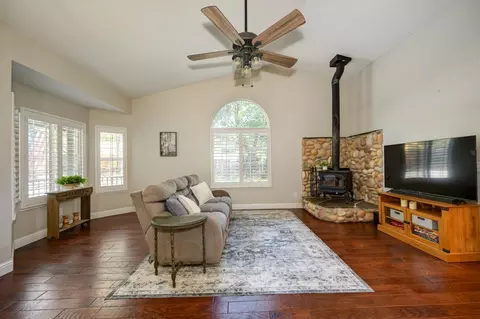 Living - 5722 Silverleaf Dr, Foresthill, CA 95631 photo 2 of 2